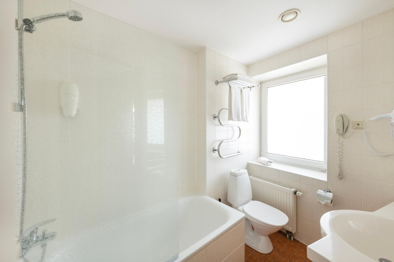 Bathroom 4, Hotel Europa City Vilnius, Vilniaus