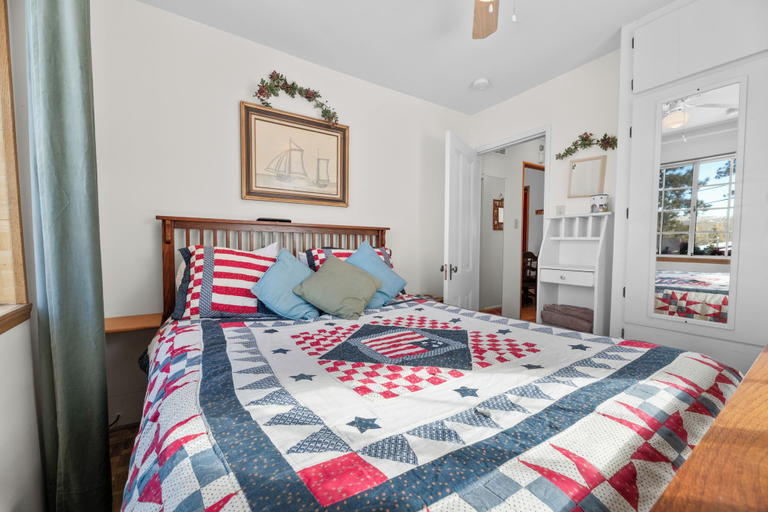 Bedroom 2, Cozy Bear Cottage, San Bernardino