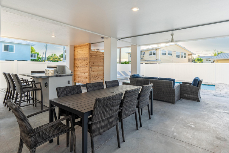 Food & Drinks, Mod Cottage, Lee