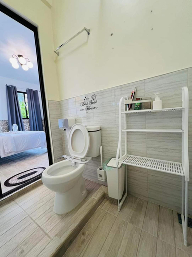 Bathroom 3, Hidden Valley, Lazi