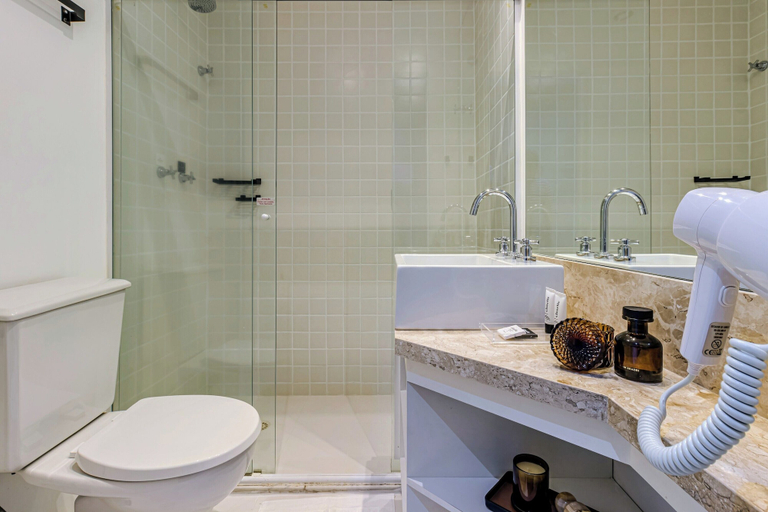 Bathroom 4, Charlie Poeta Drummond Jardins, São Paulo