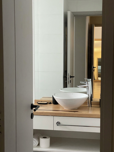 Bathroom, Faz Flat, Capital
