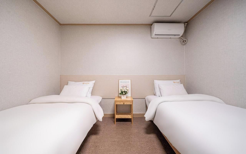 Bedroom 4, Peanut Hotel, Jung