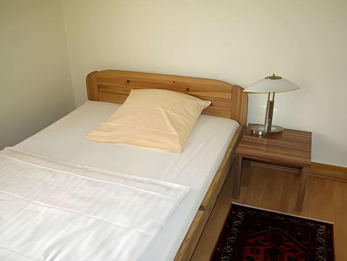 Bedroom 2, Hotel-Nachtwachter, Unna