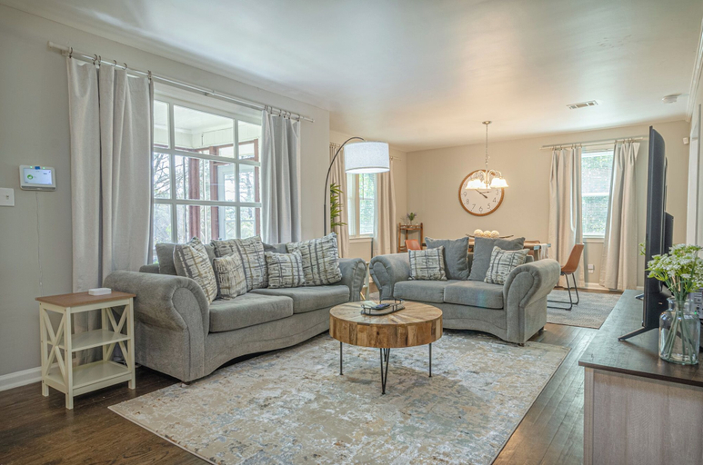 Living area 5, Charming Spacious Home with Game room, Muscogee