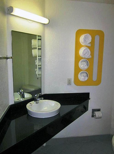 Bathroom 4, Motel 6 McKinney, TX - North, Collin