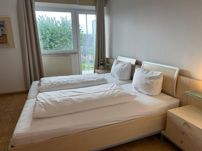 Bedroom 3, Hotel Villa Martino - zum Hirsch, Waldshut
