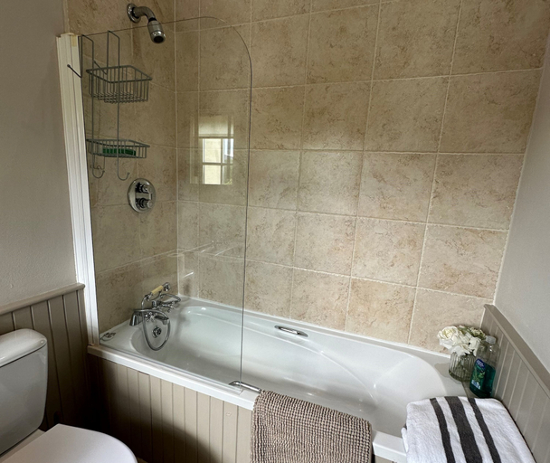 Room 5, 7 Oakwood Manor Kenmare