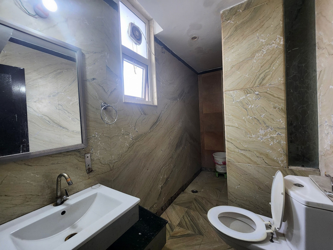 Bathroom 5, Hotel Florence Legacy, Delhi