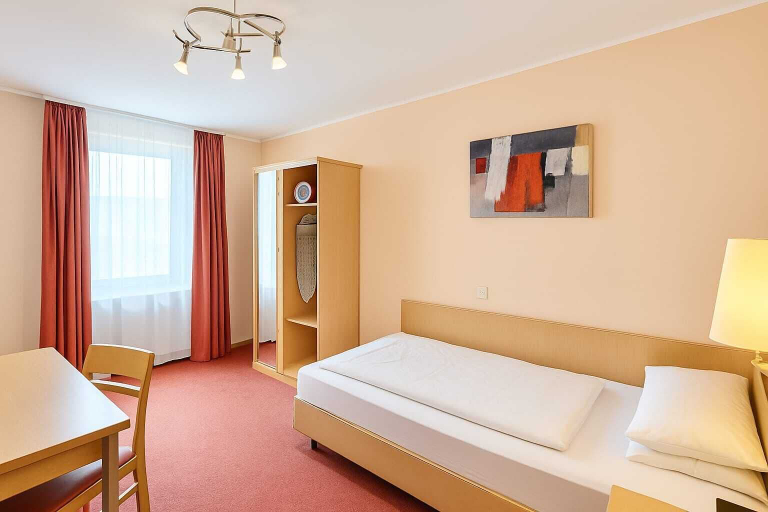Bedroom 5, Atomis Hotel Düsseldorf City, Düsseldorf