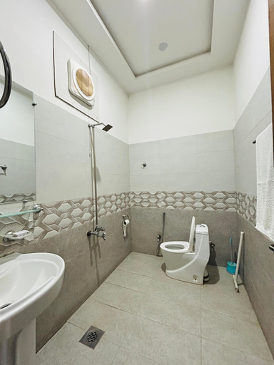 Bathroom 3, Anabia Guest House, Islamabad