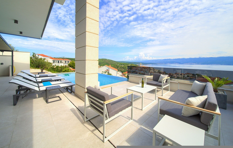 Room 2, Villa Majestic With Sauna and Beautiful Views, Vrbnik