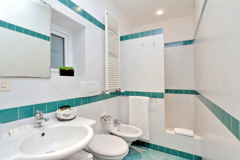 Bathroom 5, PALAZZO OLIVIA - RESIDENZA LEUTARI, Rome