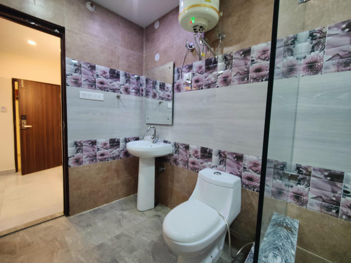 Bathroom 4, Hotel Mandi Heights - Bar, Fine Dining & Banquet Hall , Mandi