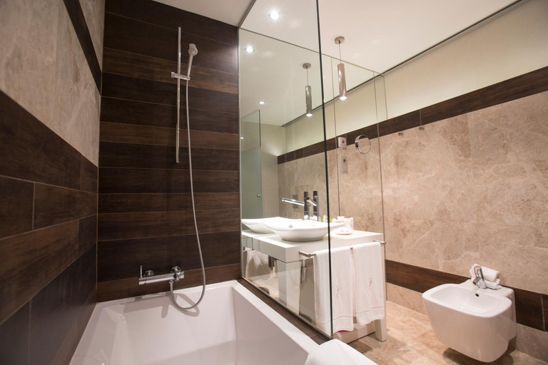 Bathroom 5, Hotel AF Pesquera, Valladolid