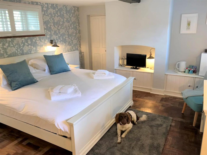 Bedroom 2, Ferryman`s Cottage at The Beetle & Wedge, Oxfordshire