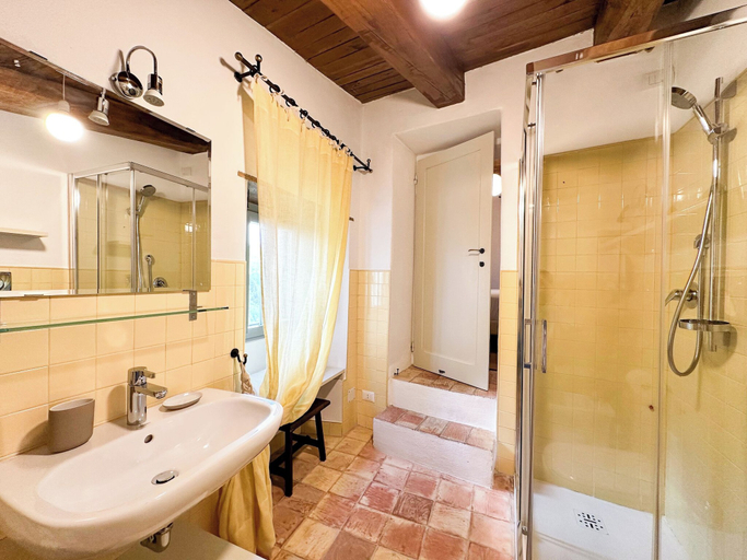 Bathroom 4, Castello di Postignano Relais, Perugia