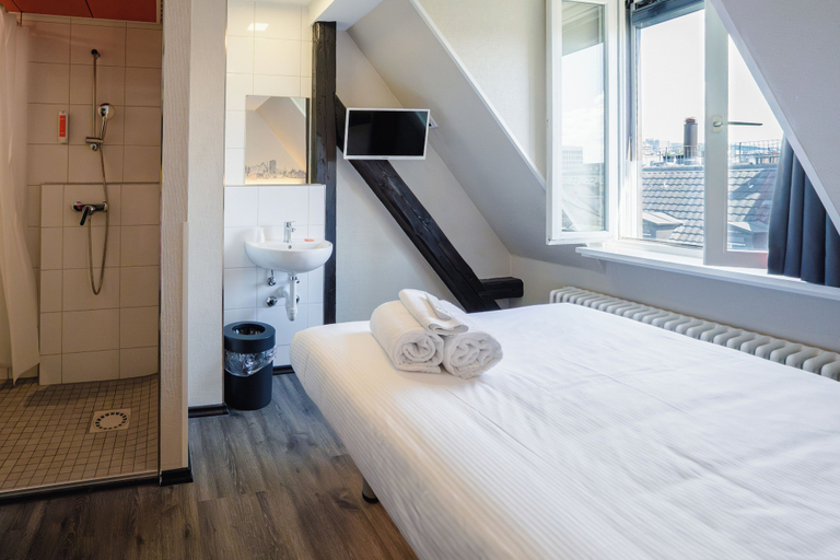 Bedroom 2, easyHotel Zurich City Main Station, Zürich