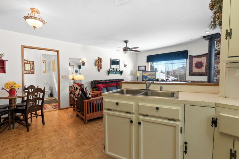 Others 5, Cozy Bear Cottage, San Bernardino