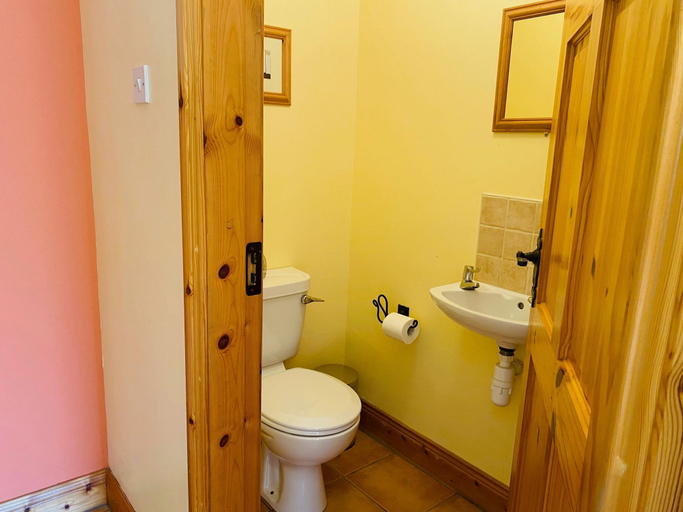 Room 3, Convenient Spacious 3 Bedroom Home in Kenmare Town