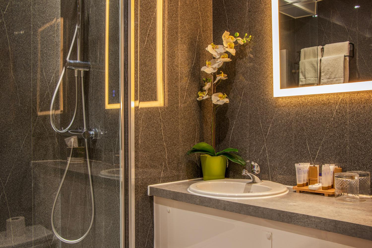 Bathroom 5, Hollins Hall Hotel, Spa & Golf, Bradford