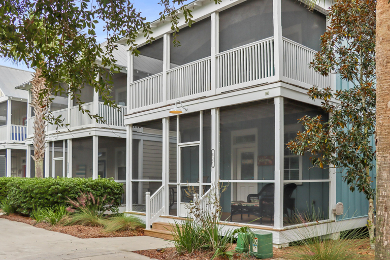 Exterior & Views