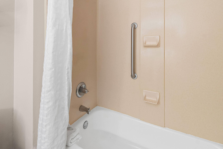 Bathroom 4, Super 8 by Wyndham Fort Worth Stockyards, Fort Worth