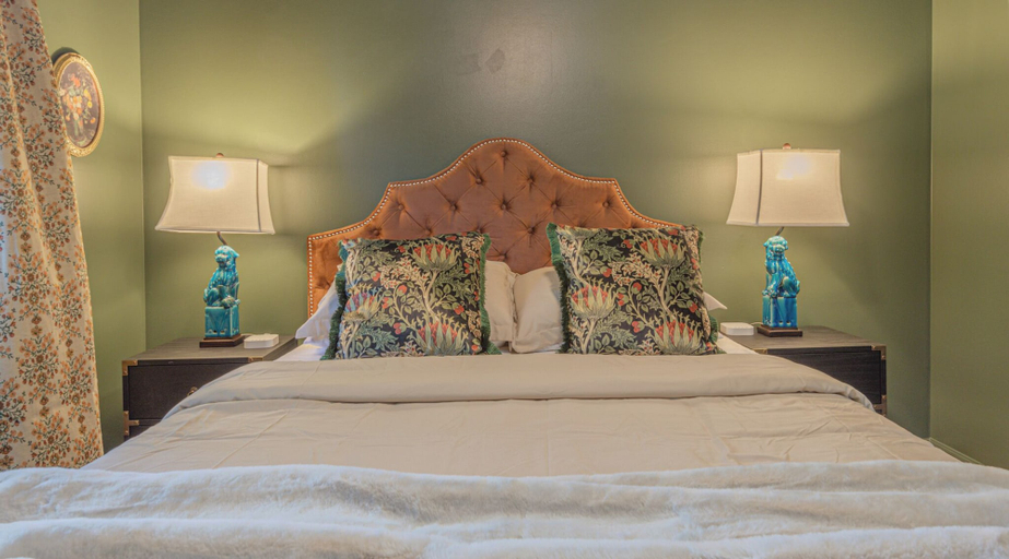 Room 1, Modern Luxury Cottage with Pool, Muscogee