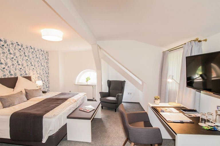 Bedroom, Hofgut Dippelshof Hotel- und Restaurant KG, Darmstadt-Dieburg