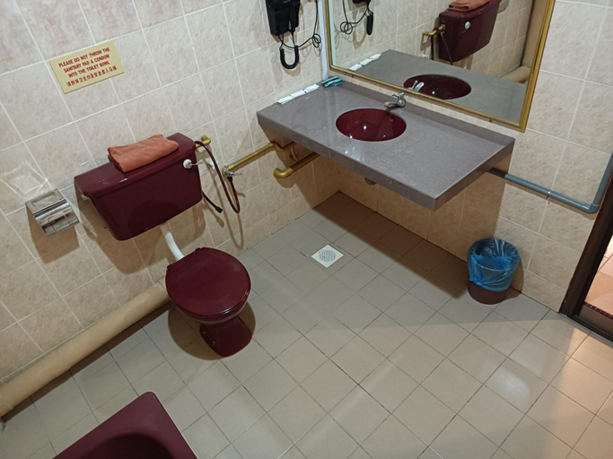 Bathroom 5, FullyWell Hotel, Kampar
