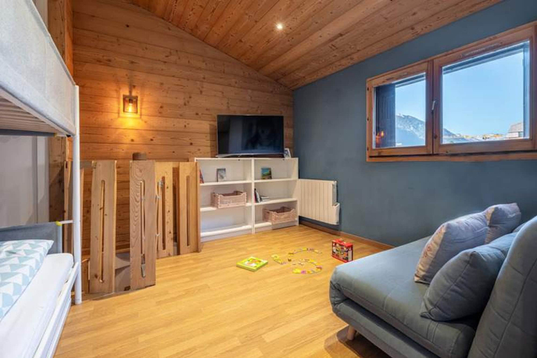 Room 5, Comfortable Duplex in the City-center of Chamonix, Haute-Savoie