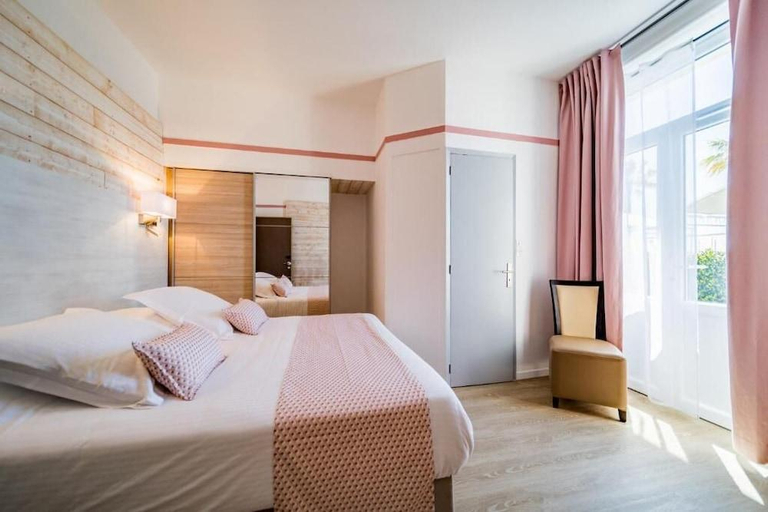 Bedroom 2, Hotel Le Rabelais, Var