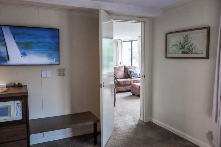 Room 5, The Gillette, Sevier