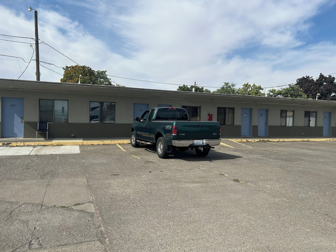 Parking 2, Capri Motel By Belvilla Walla Walla US 12, Walla Walla