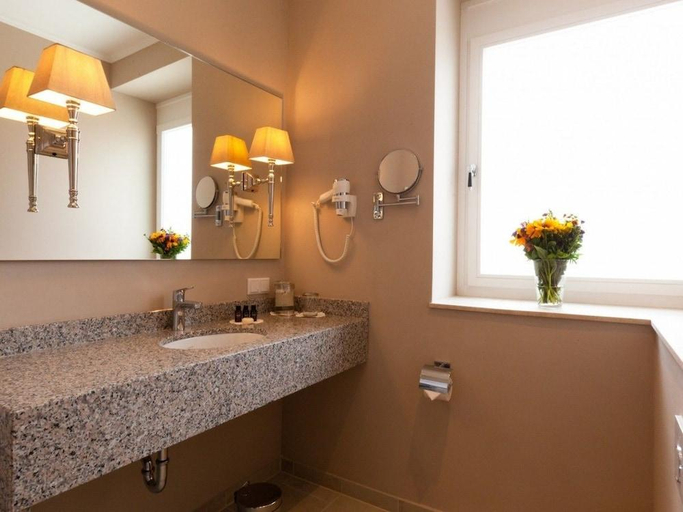 Bathroom 4, Hotel Kronenschlosschen, Rheingau-Taunus-Kreis