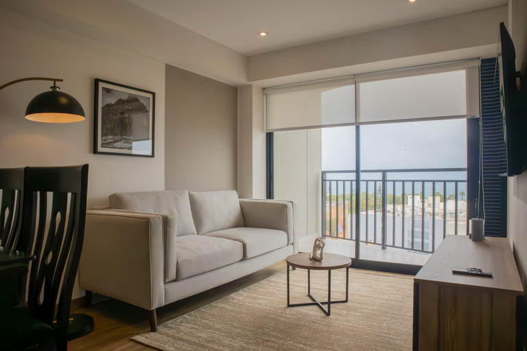 Room 2, w Beautiful 3BR w Balcony in San Isidro, Lima