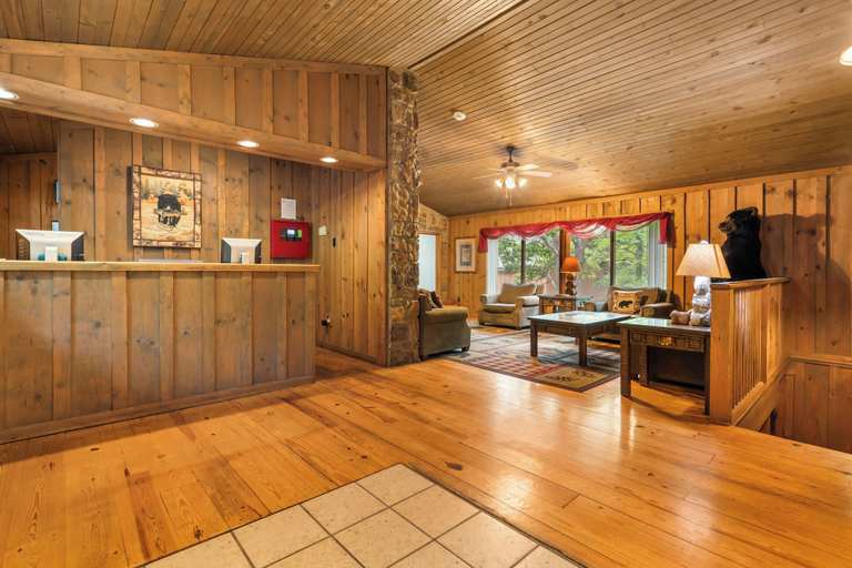 Food & Drinks 5, Cabins at Green Mountain, Taney