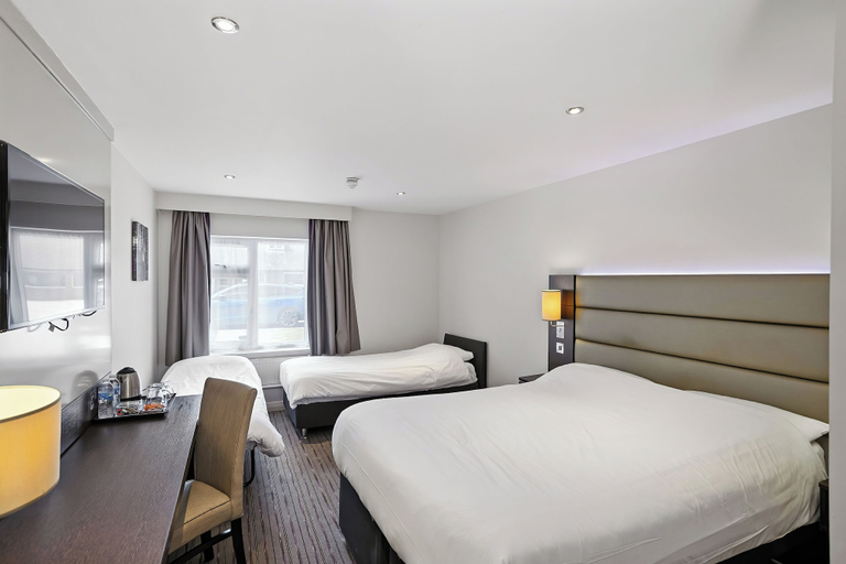 Bedroom 2, The Sparrow Hotel, Warwickshire