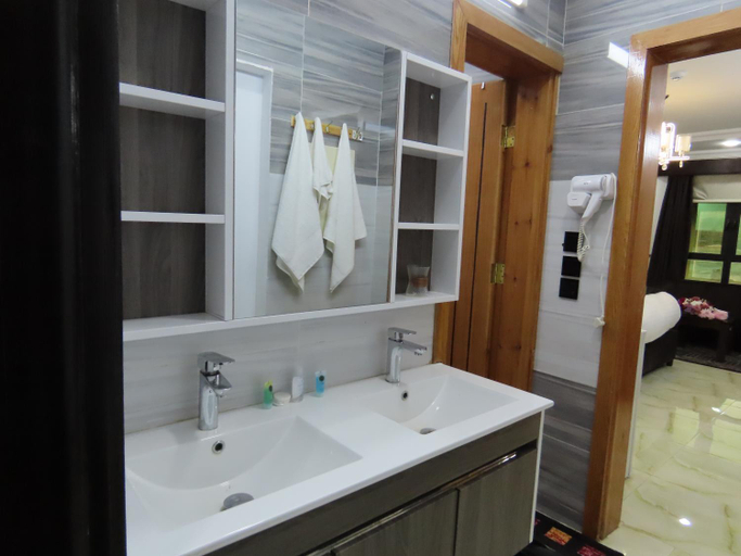 Bathroom 4, Patto S Apa