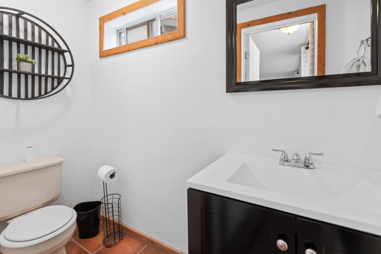 Bathroom 3, Green Leaf Lodge, San Bernardino