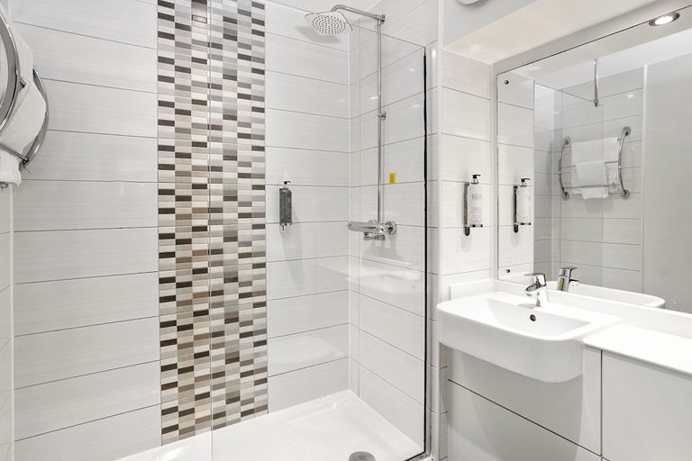 Bathroom 3, The Sparrow Hotel, Warwickshire