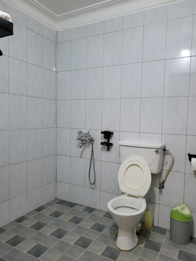 Bathroom 4, Chel and Vade Cottages, Jinja