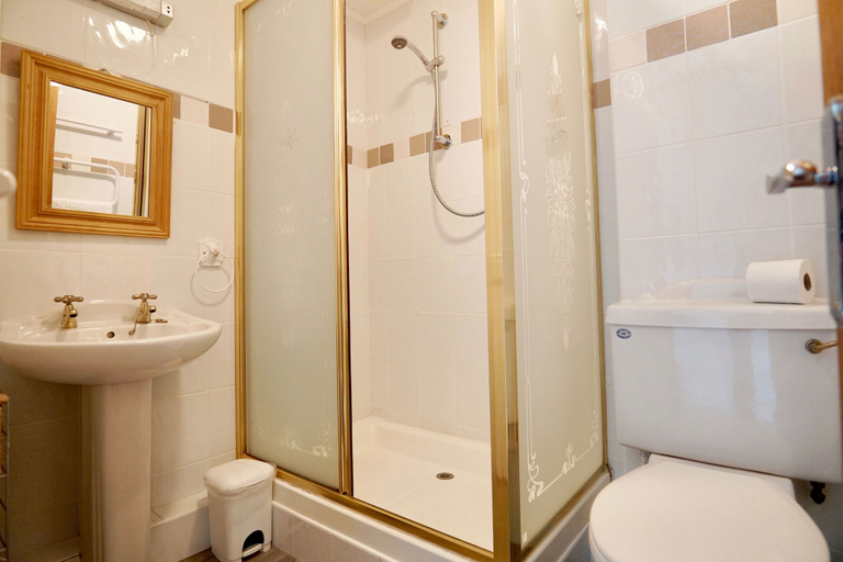 Bathroom 4, Special 2 Bedroom Home In White Cross, Cornwall