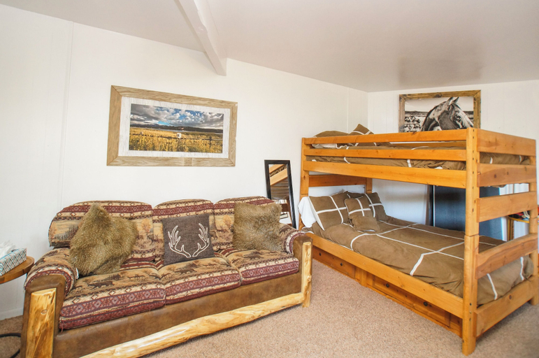 Room 1, Lazy Bear Lookout, San Bernardino