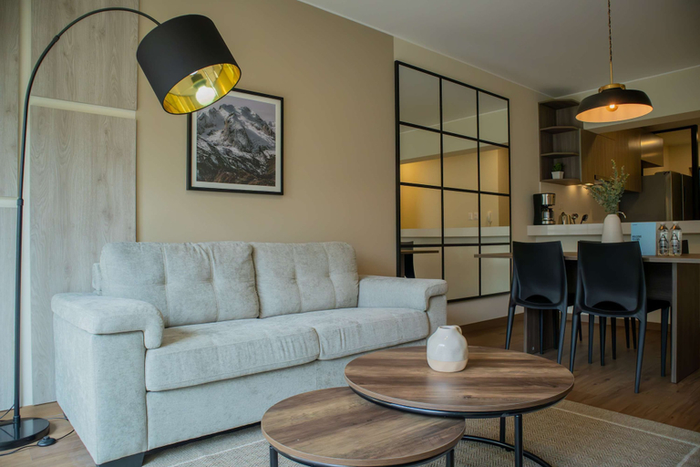 Room 4, w Striking 1BR w Perfect Balcony Near Kennedy Park, Lima