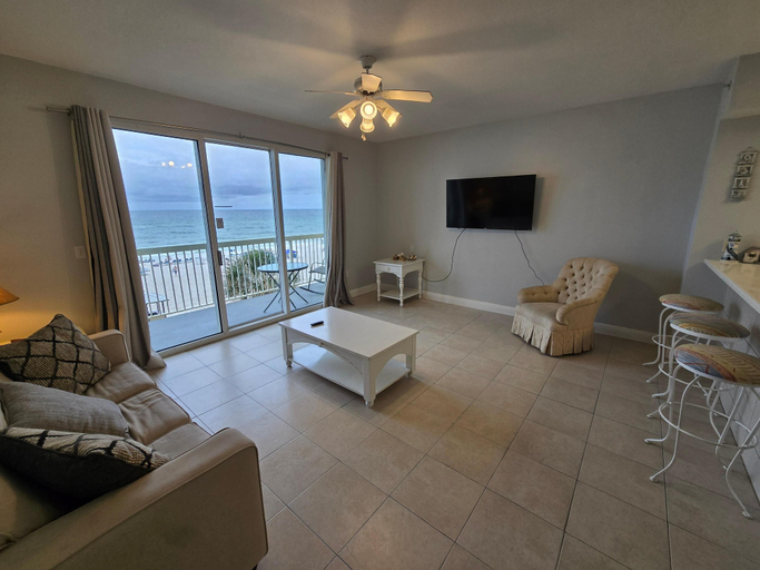 Living area 4, Celadon 203, Bay