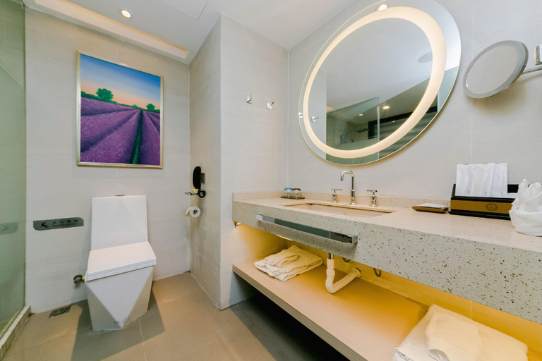 Bathroom 3, Lavande Hotels Wuhan Wuchang Railway Station Square, Wuhan