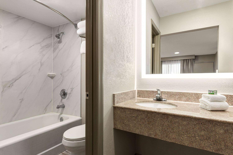 Bathroom 4, Baymont By Wyndham Emporia Va, Emporia