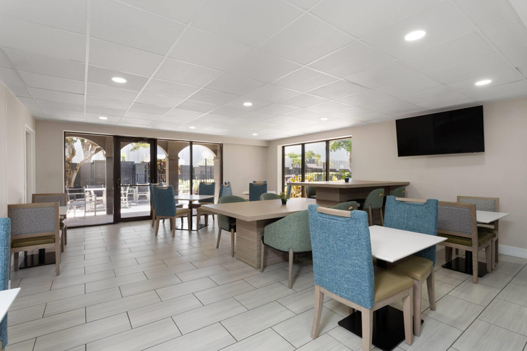 Food & Drinks 5, Hawthorn Extended Stay By Wyndham Ft Lauderdale Cypress Crk, Broward