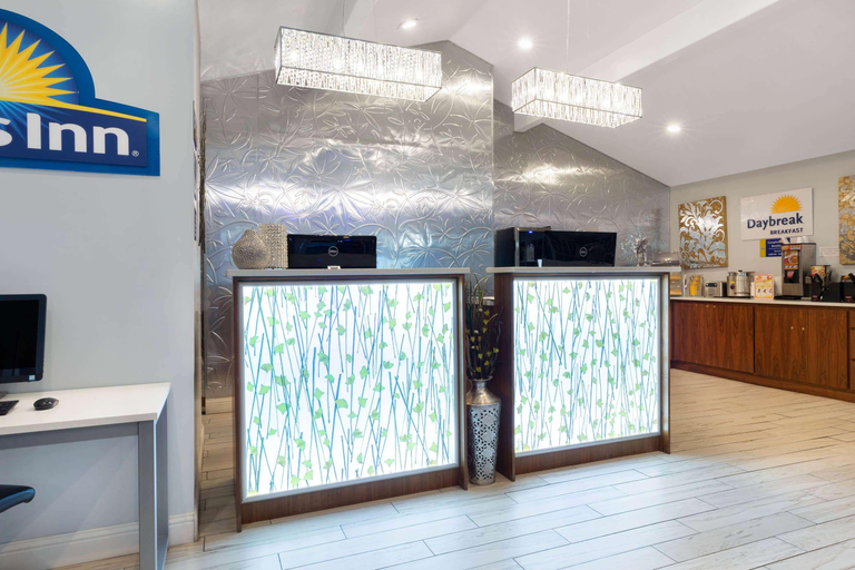 Public Area 2, Days Inn By Wyndham Roseburg, Douglas